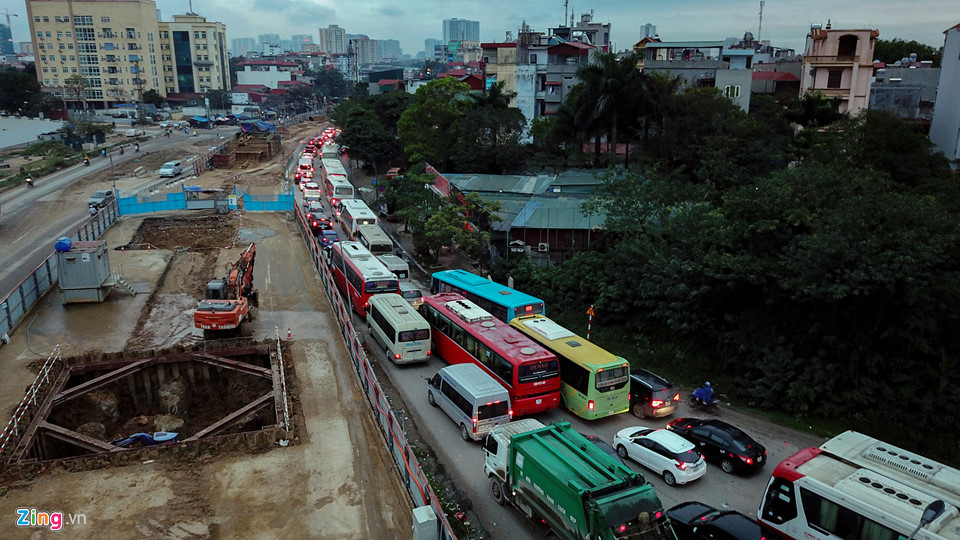 Video ảnh: Hà Nội ùn tắc từ sáng tới tối, người dân ra đường đánh vật với xe cộ