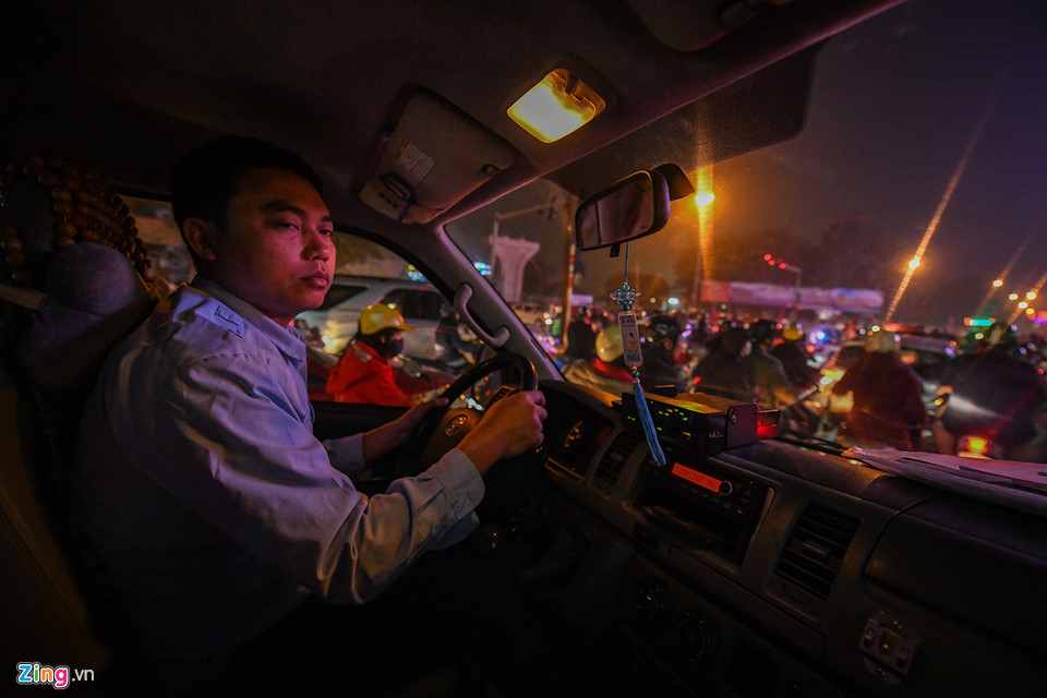 Video ảnh: Hà Nội ùn tắc từ sáng tới tối, người dân ra đường đánh vật với xe cộ