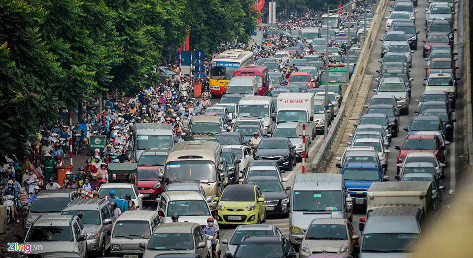 Video ảnh: Hà Nội ùn tắc từ sáng tới tối, người dân ra đường đánh vật với xe cộ