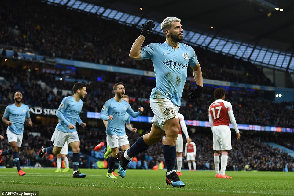 Video: Aguero lập hat-trick, Man City rút ngắn khoảng cách với Liverpool còn 2 điểm