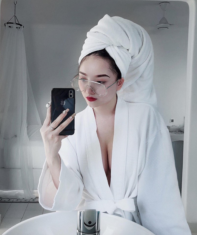 Dàn bạn gái cầu thủ khoe dáng nuột nà với bikini