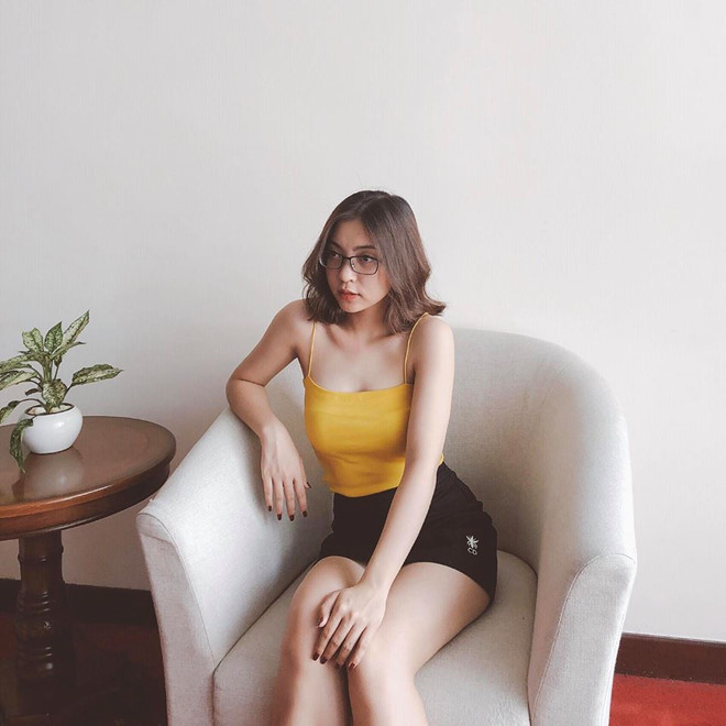 Dàn bạn gái cầu thủ khoe dáng nuột nà với bikini