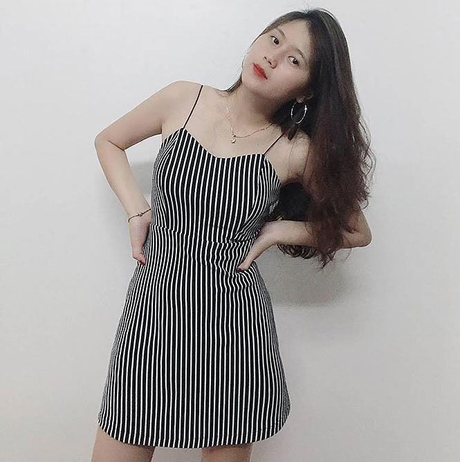 Dàn bạn gái cầu thủ khoe dáng nuột nà với bikini