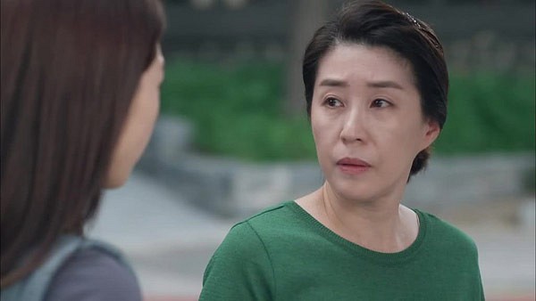 Bỏ tiền túi biếu Tết bên ngoại chiếc tủ lạnh bị mẹ chồng so đo, nàng dâu tiết lộ bí mật khiến bà im re