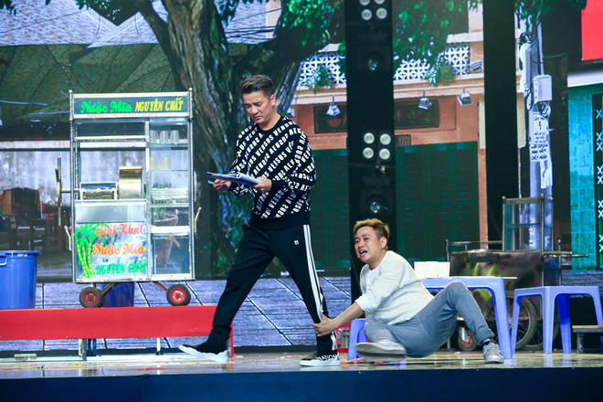 Táo Xuân Kỷ Hợi: Đàm Vĩnh Hưng bị tố háo danh, mua bằng giả