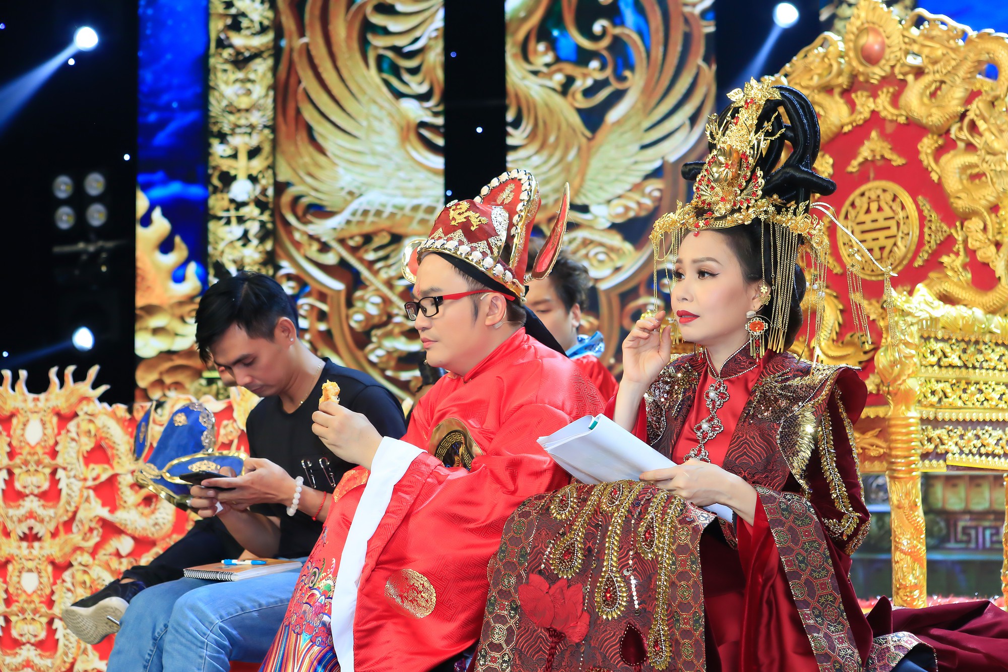 Táo Xuân Kỷ Hợi: Đàm Vĩnh Hưng bị tố háo danh, mua bằng giả