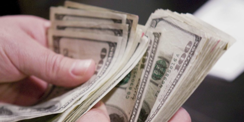 Sai lầm cần tránh khi tiêu tiền thưởng cuối năm