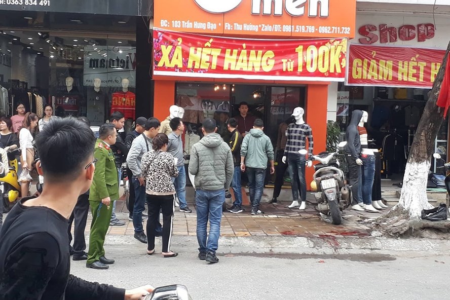 Nam thanh niên bị 2 đối tượng rượt đuổi, chém trọng thương trên phố