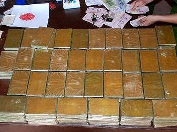 Người đàn bà tàng trữ trong nhà 160 bánh heroin