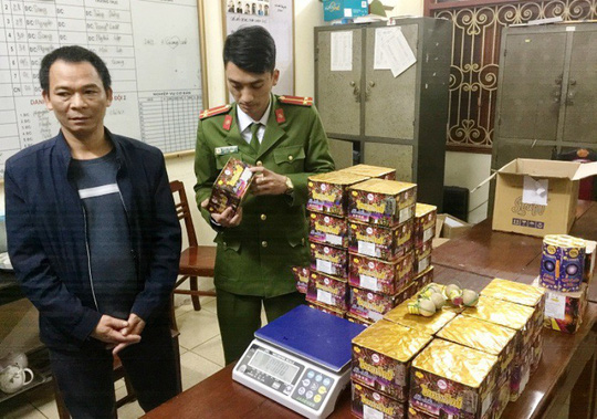 Triệt phá ổ đánh bạc ngày cận Tết, thu 2 khẩu súng cùng 59 kg pháo