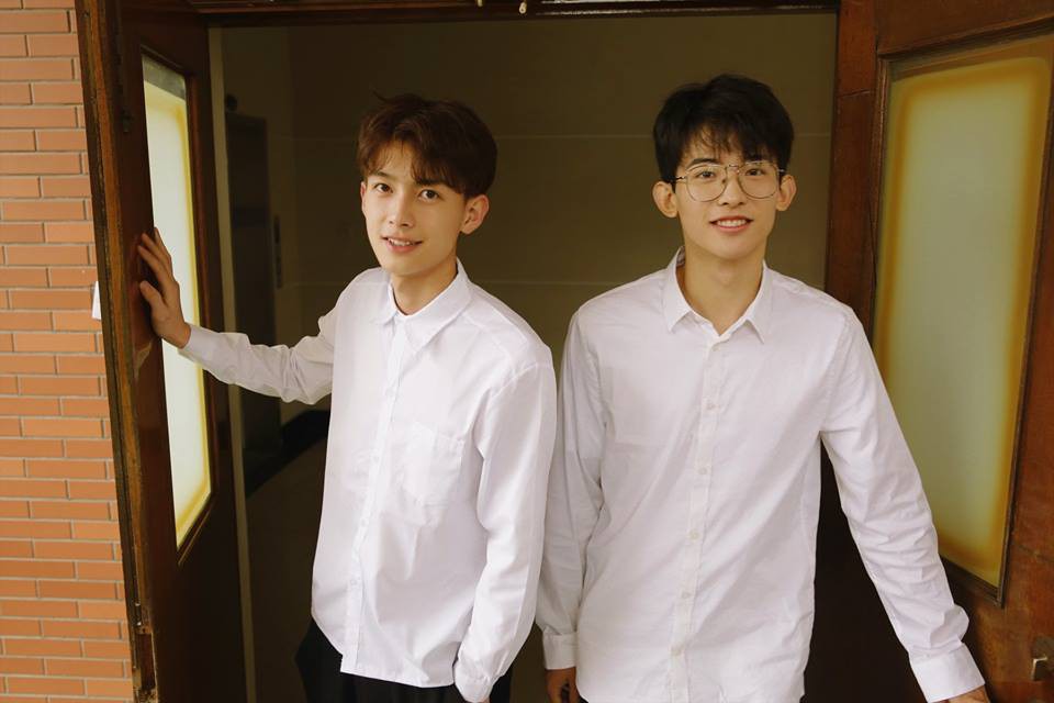 Hai hot boy Trung Quốc khoe bộ ảnh đậm mùi chemistry làm dân tình thi nhau đẩy thuyền Hai hot boy Trung Quốc khoe bộ ảnh đậm mùi chemistry làm dân tình thi nhau đẩy thuyền