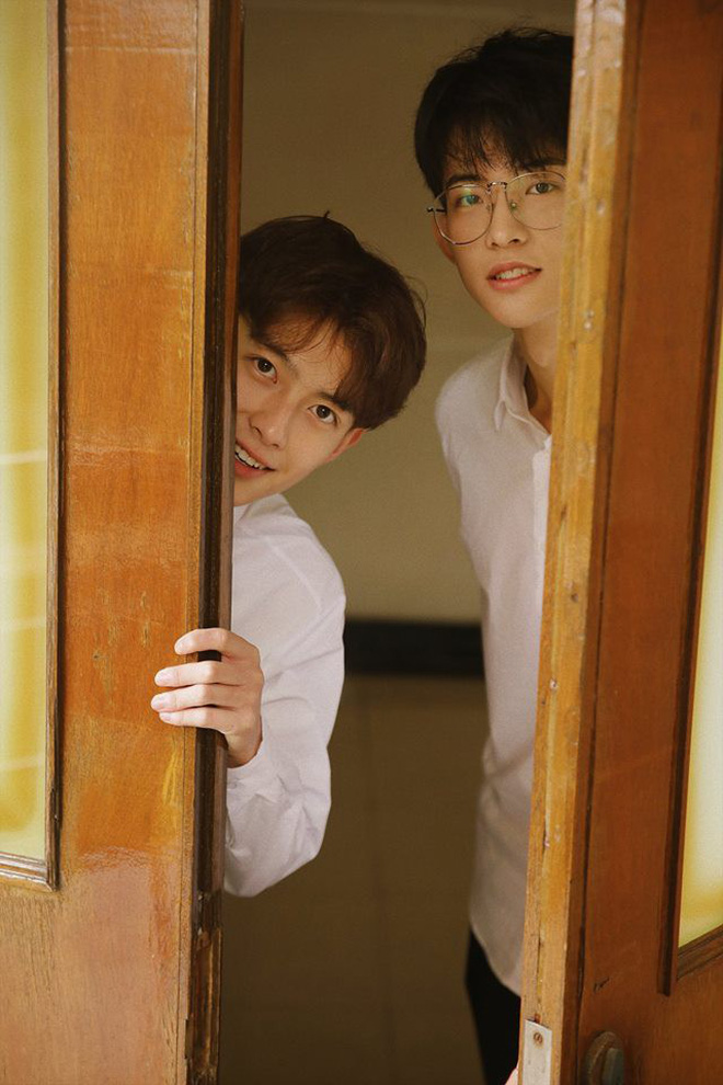 Hai hot boy Trung Quốc khoe bộ ảnh đậm mùi chemistry làm dân tình thi nhau đẩy thuyền Hai hot boy Trung Quốc khoe bộ ảnh đậm mùi chemistry làm dân tình thi nhau đẩy thuyền