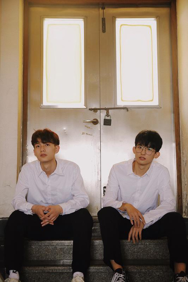 Hai hot boy Trung Quốc khoe bộ ảnh đậm mùi chemistry làm dân tình thi nhau đẩy thuyền Hai hot boy Trung Quốc khoe bộ ảnh đậm mùi chemistry làm dân tình thi nhau đẩy thuyền