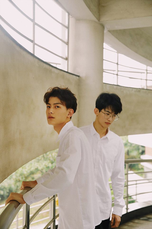 Hai hot boy Trung Quốc khoe bộ ảnh đậm mùi chemistry làm dân tình thi nhau đẩy thuyền Hai hot boy Trung Quốc khoe bộ ảnh đậm mùi chemistry làm dân tình thi nhau đẩy thuyền