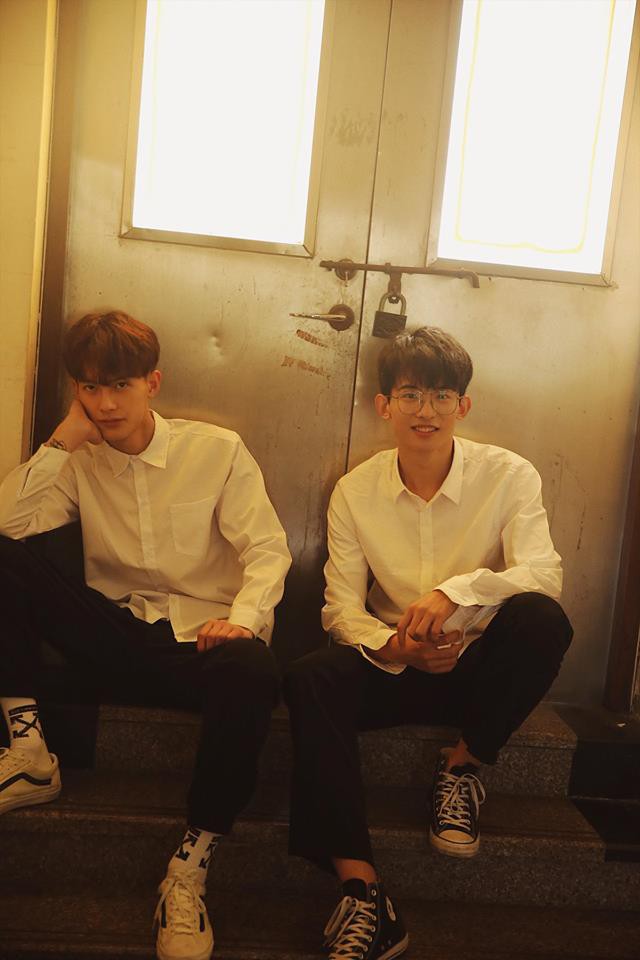 Hai hot boy Trung Quốc khoe bộ ảnh đậm mùi chemistry làm dân tình thi nhau đẩy thuyền Hai hot boy Trung Quốc khoe bộ ảnh đậm mùi chemistry làm dân tình thi nhau đẩy thuyền