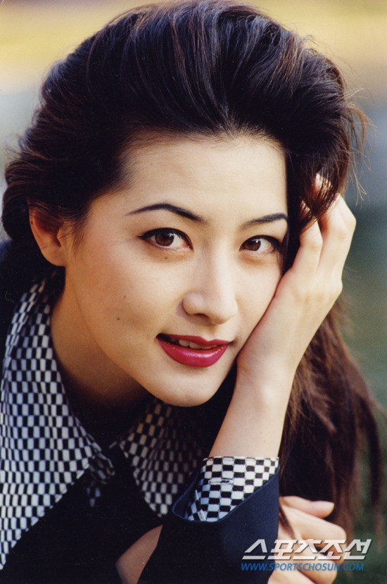 Tường thành nhan sắc xứ Hàn tuổi đôi mươi: Toàn vẻ đẹp cực phẩm không dao kéo, chả trách mãi vẫn chưa tìm được người kế vị