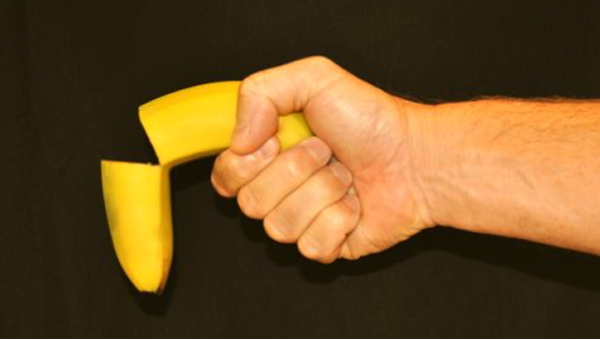 Quan hệ trong tư thế nhạy cảm, họa sĩ nổi tiếng bị gãy đôi dương vật