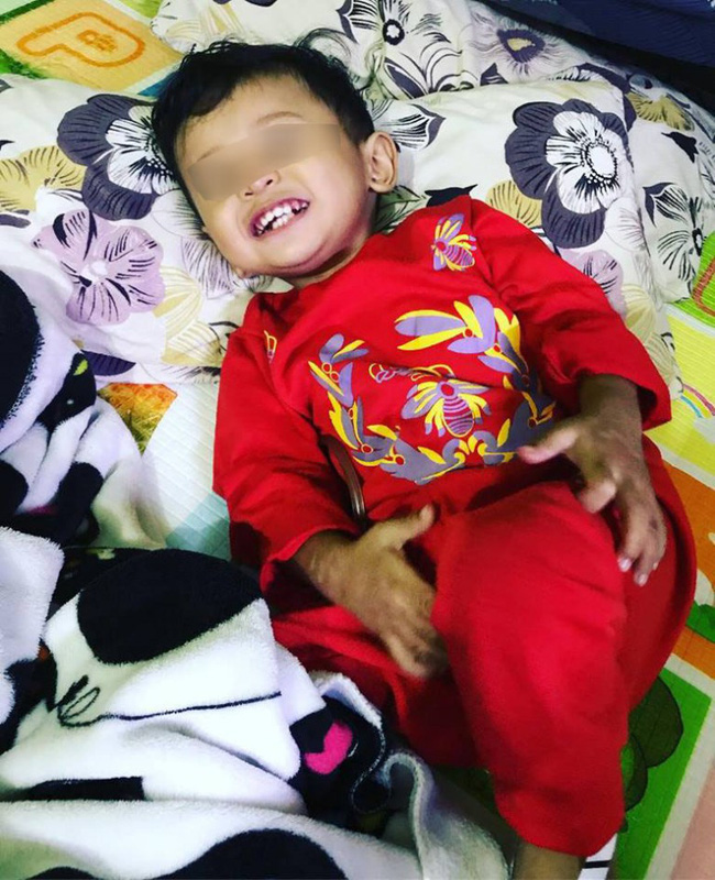 Con bị nhiễm vi khuẩn ăn thịt người, mẹ hối hận tột độ vì đã phớt lờ điều tưởng chừng như vô hại này