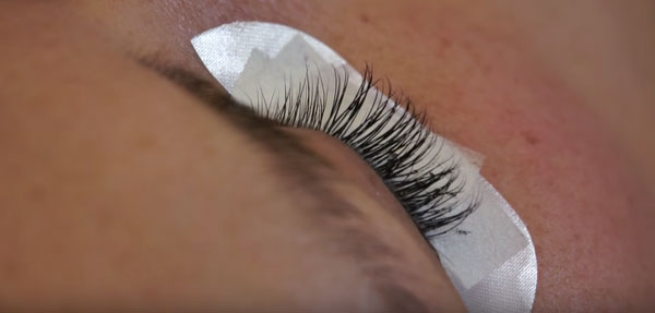 Sát Tết chị em đi nối mi rần rần, nhưng để hàng mi đẹp mượt mà thì bạn cần lưu ý 4 điều sau