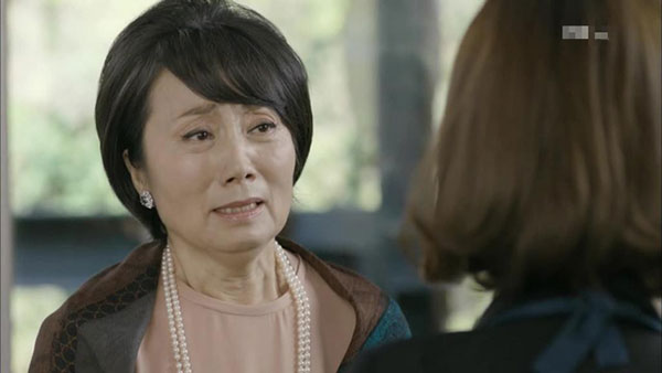 Mẹ chồng muốn cầm tiền thưởng Tết của con trai, nàng dâu đưa ngay tờ giấy khiến bà hốt hoảng trả lại tức thì