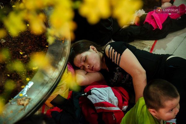 Những nụ cười ở ga Sài Gòn ngày giáp Tết: Trở về sau hơn 19 năm bôn ba nơi xứ người