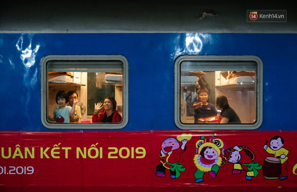 Những nụ cười ở ga Sài Gòn ngày giáp Tết: Trở về sau hơn 19 năm bôn ba nơi xứ người