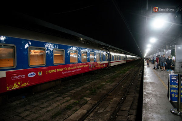 Những nụ cười ở ga Sài Gòn ngày giáp Tết: Trở về sau hơn 19 năm bôn ba nơi xứ người