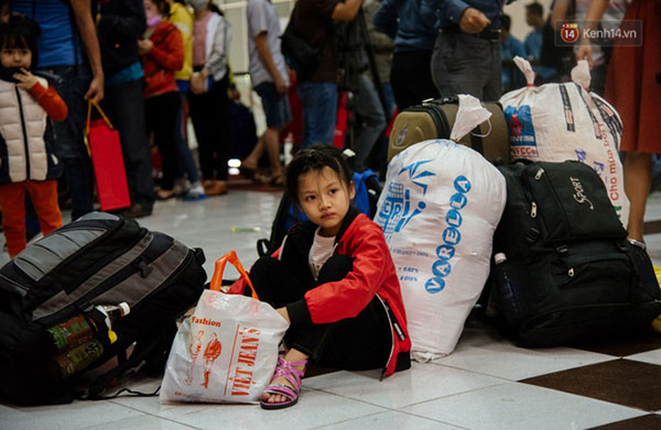Những nụ cười ở ga Sài Gòn ngày giáp Tết: Trở về sau hơn 19 năm bôn ba nơi xứ người