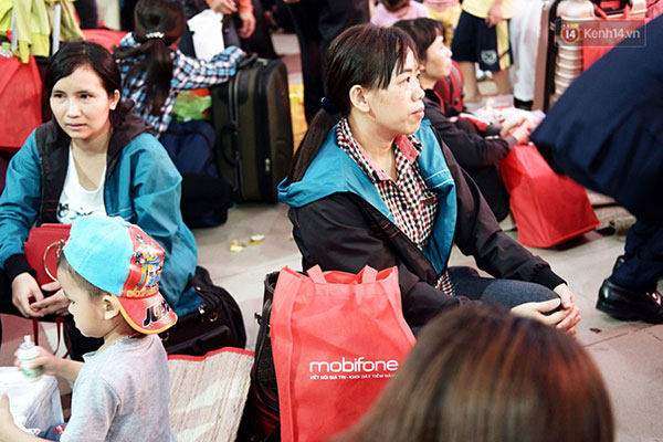 Những nụ cười ở ga Sài Gòn ngày giáp Tết: Trở về sau hơn 19 năm bôn ba nơi xứ người