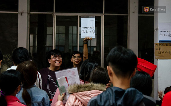 Những nụ cười ở ga Sài Gòn ngày giáp Tết: Trở về sau hơn 19 năm bôn ba nơi xứ người