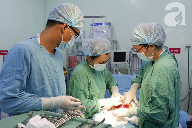 Vụ sản phụ chết sau khi uống rượu gừng: Bác sĩ tiết lộ hiểm họa khi dùng gừng mà nhiều bà mẹ vẫn lầm tưởng