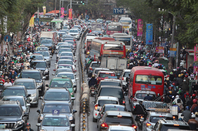 Hà Nội sát Tết: Tắc từ ngõ ra phố, từ trưa đến đêm