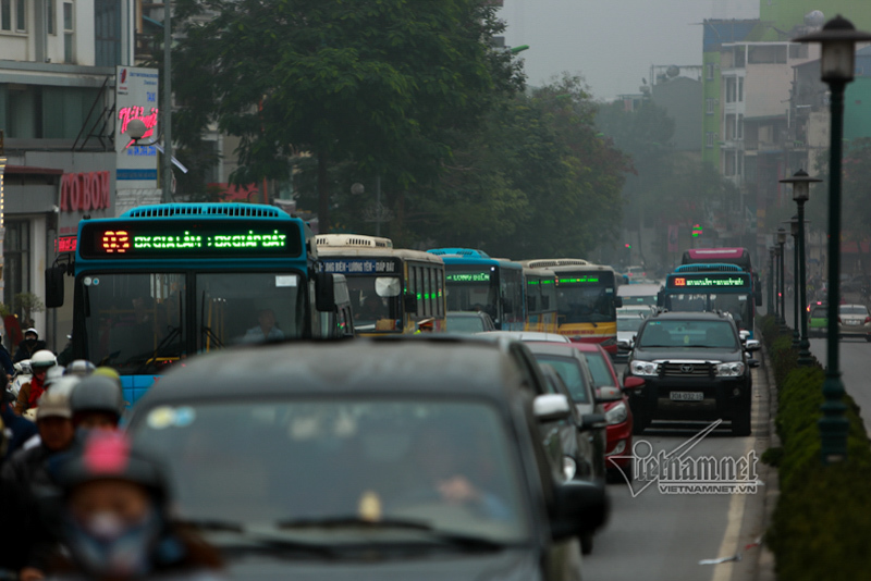Hà Nội sát Tết: Tắc từ ngõ ra phố, từ trưa đến đêm
