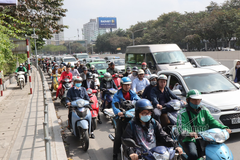 Hà Nội sát Tết: Tắc từ ngõ ra phố, từ trưa đến đêm