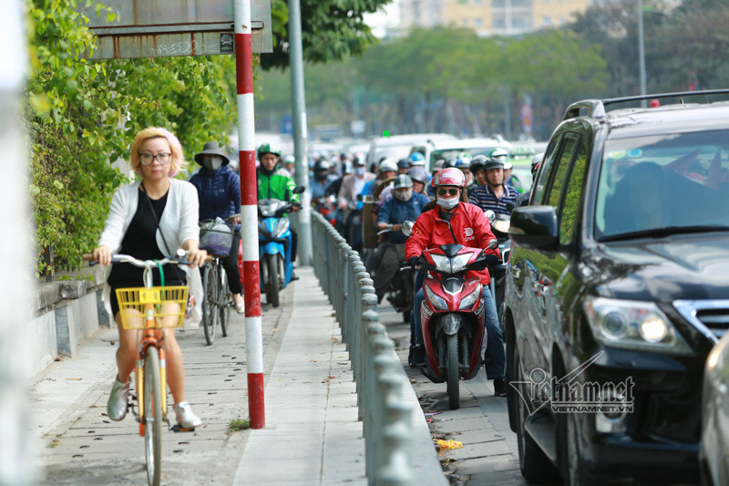 Hà Nội sát Tết: Tắc từ ngõ ra phố, từ trưa đến đêm