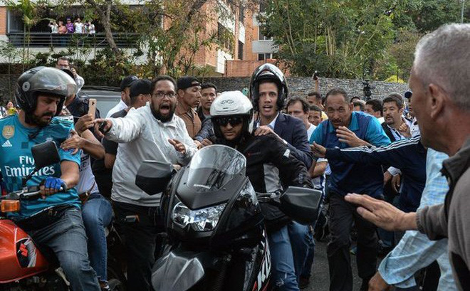 Cảnh sát Venezuela tìm đến nhà Tổng thống tự phong Guaido