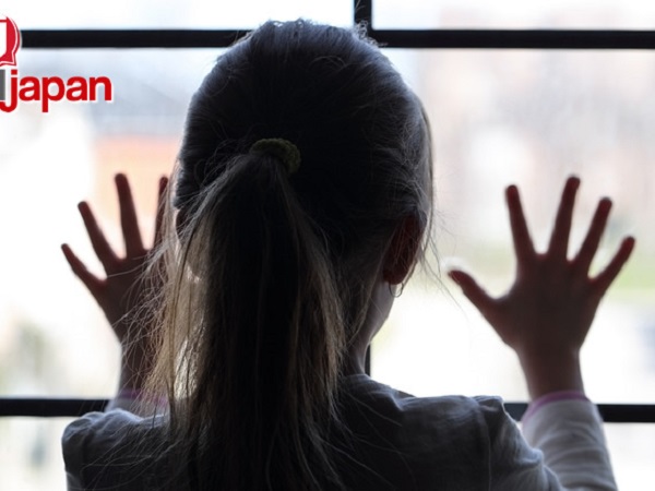 Bé gái Nhật Bản bị bố đẻ bạo hành đến chết, 14 tháng sau bức thư cầu cứu gửi nhà trường