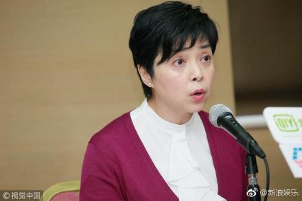 Nhà đầu tư cho người giăng biển đòi nợ, tố Lưu Đức Hoa lừa đảo giữa đường phố Hong Kong