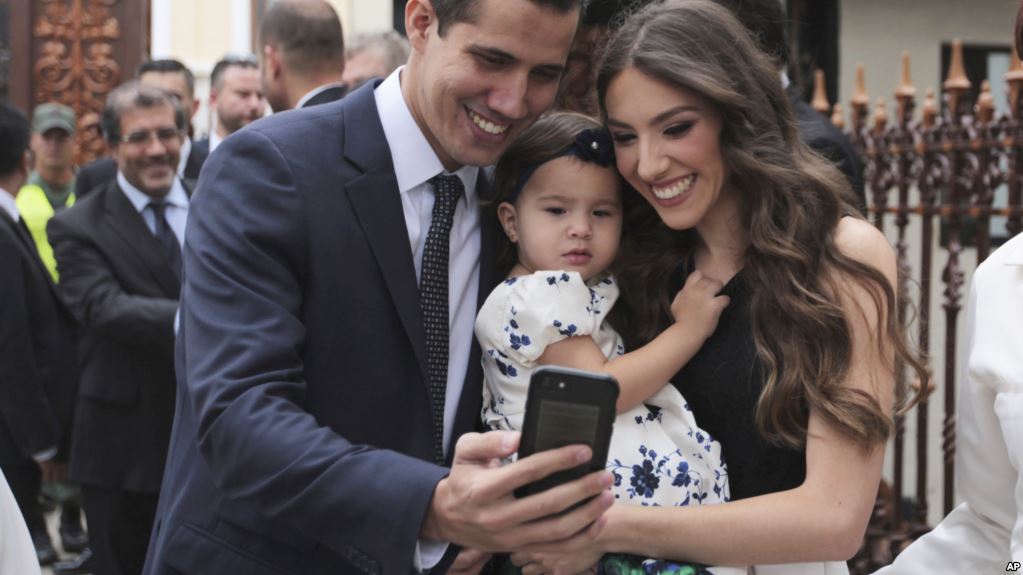 Venezuela: Vợ xinh như hoa hậu của Tổng thống tự xưng bị đe doạ? Venezuela: Vợ xinh như hoa hậu của Tổng thống tự xưng bị đe doạ?