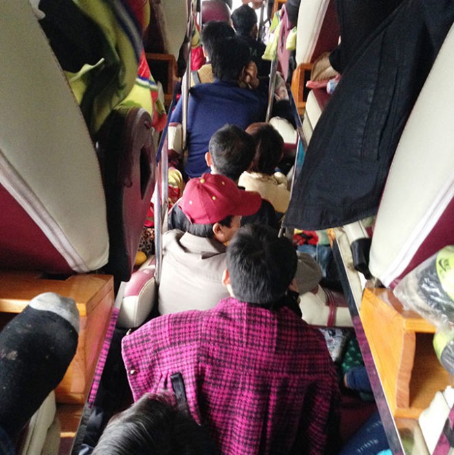 Bên trong những chuyến xe khách ngày cận tết khiến nhiều người ám ảnh