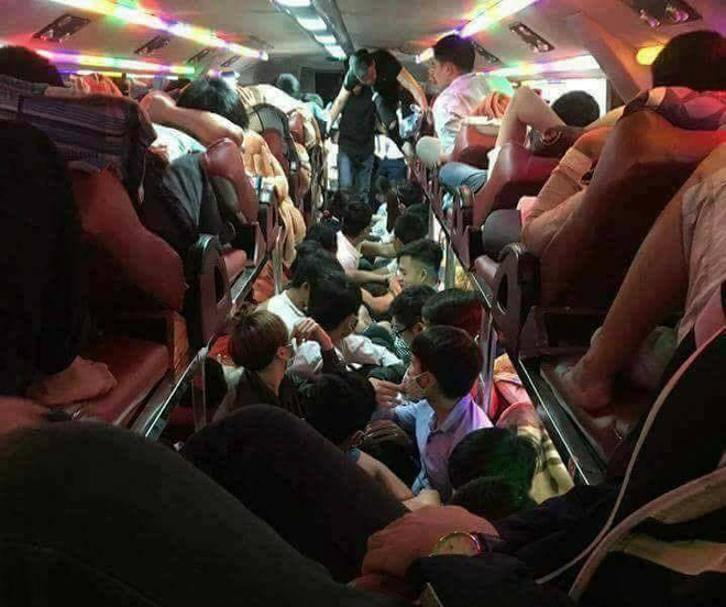 Bên trong những chuyến xe khách ngày cận tết khiến nhiều người ám ảnh