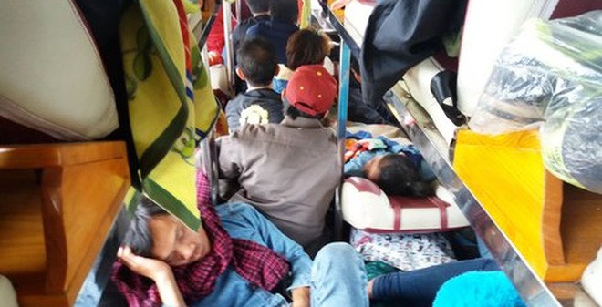 Bên trong những chuyến xe khách ngày cận tết khiến nhiều người ám ảnh