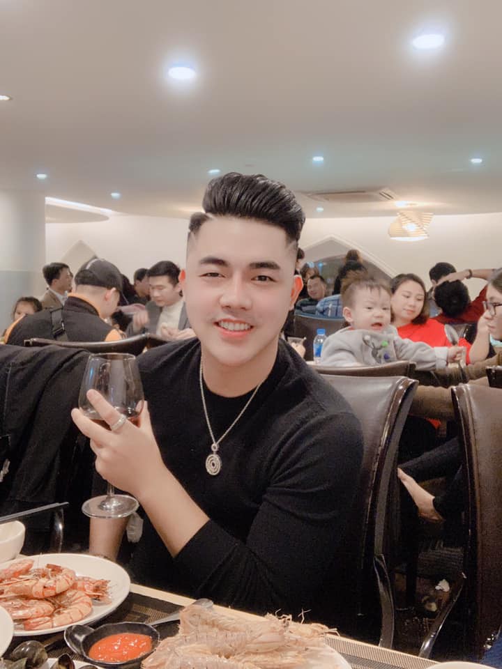 Soái ca tích cóp cả năm tặng bố mẹ heo đất chứa 500 triệu dịp Tết, mẹ ngã ngửa vì bất ngờ, bố không tin cho rằng đó là tiền giả