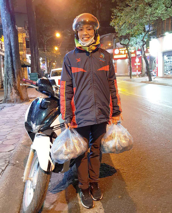 Nhà vô địch Asiad 18 đi bán khoai lang