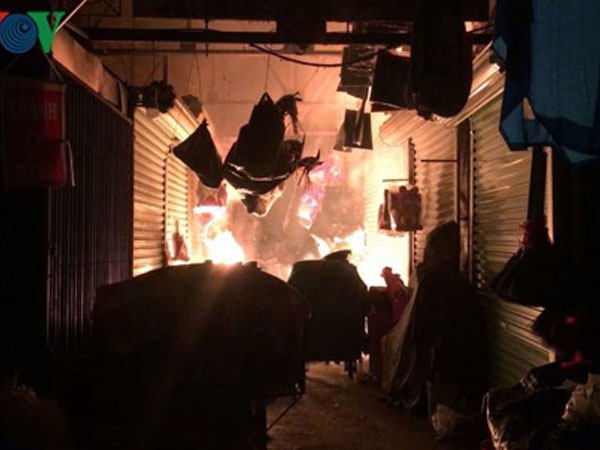 Cháy chợ Đông Ngô Quyền thiêu rụi 4 gian hàng