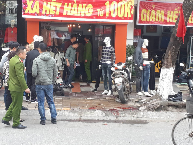 Nam thanh niên bị 2 đối tượng rượt đuổi, chém trọng thương trên phố bị nhiễm HIV