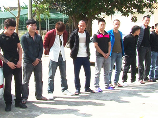 Hai nhóm giang hồ bắn nhau vì tranh giành chiếc ôtô cầm cố