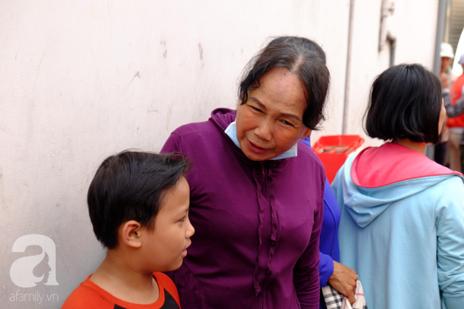 Nghẹn lòng cảnh bà, mẹ đưa con cháu bị ung thư về quê ăn Tết: Ước gì không phải quay lại đây lần nào nữa