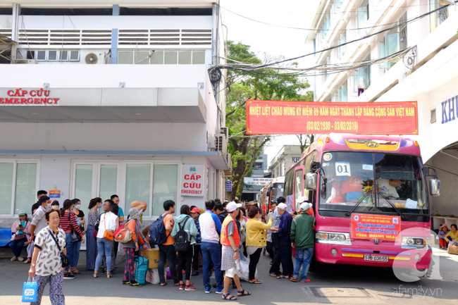 Nghẹn lòng cảnh bà, mẹ đưa con cháu bị ung thư về quê ăn Tết: Ước gì không phải quay lại đây lần nào nữa