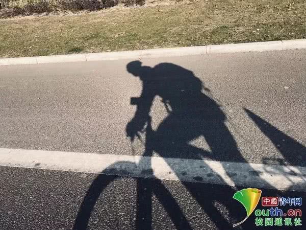 Sợ cảnh chen chúc tàu xe, nam sinh đạp xe 500km, đi hết 7 ngày để về nhà ăn Tết